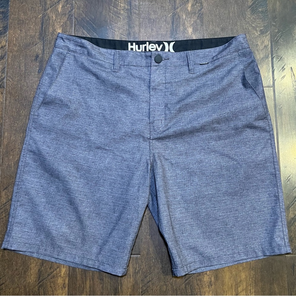 Hurley Lightweight Shorts - SIZE 36